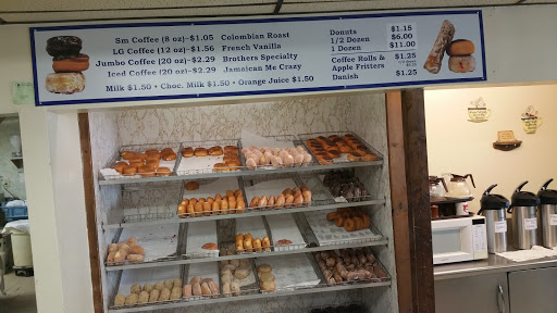 Brothers Donuts & Deli Shop, 426 Central St, Franklin, NH 03235, USA, 