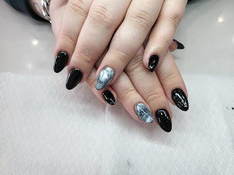 Luxury nails