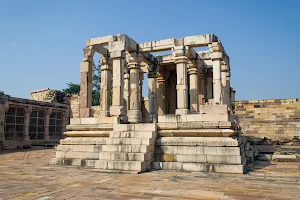 Garhwa Fort, Shankargarh image