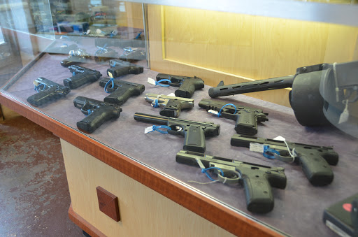 Pawn Shop «Shady Rays Pawn Shop», reviews and photos, 221 Gordon Ave, Bowling Green, KY 42101, USA