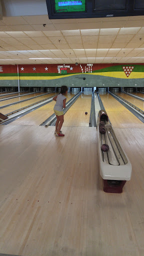 Bowling Alley «Lanes & Games», reviews and photos, 195 Concord Turnpike, Cambridge, MA 02140, USA