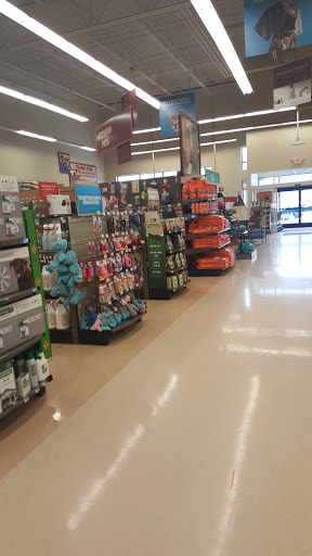 Pet Supply Store «Petco Animal Supplies», reviews and photos, 17200 Southcenter Pkwy #100, Tukwila, WA 98188, USA