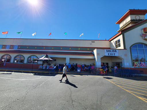 Grocery Store «Fiesta Foods», reviews and photos, 1008 E Nob Hill Blvd, Yakima, WA 98901, USA