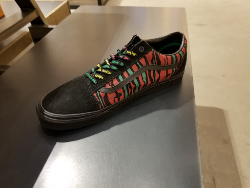 Shoe Store «Vans», reviews and photos, 1314 Pacific Coast Hwy, Hermosa Beach, CA 90254, USA