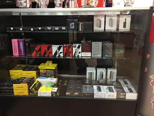 Tobacco Shop «SMOKEYZ SMOKE &VAPOR SHOP», reviews and photos, 901 SW Highland Dr f, Gresham, OR 97980, USA