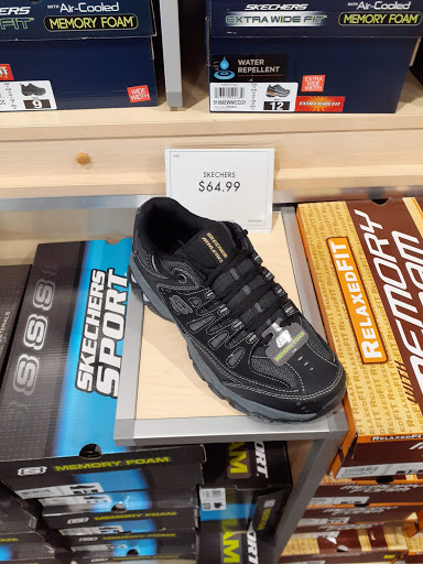 Shoe Store «DSW Designer Shoe Warehouse», reviews and photos, 489 E Kemper Rd, Springdale, OH 45246, USA