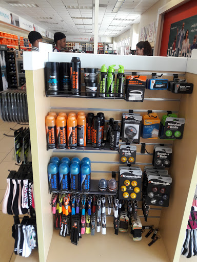 Shoe Store «Famous Footwear», reviews and photos, 113 Pavilion Pkwy, Fayetteville, GA 30214, USA