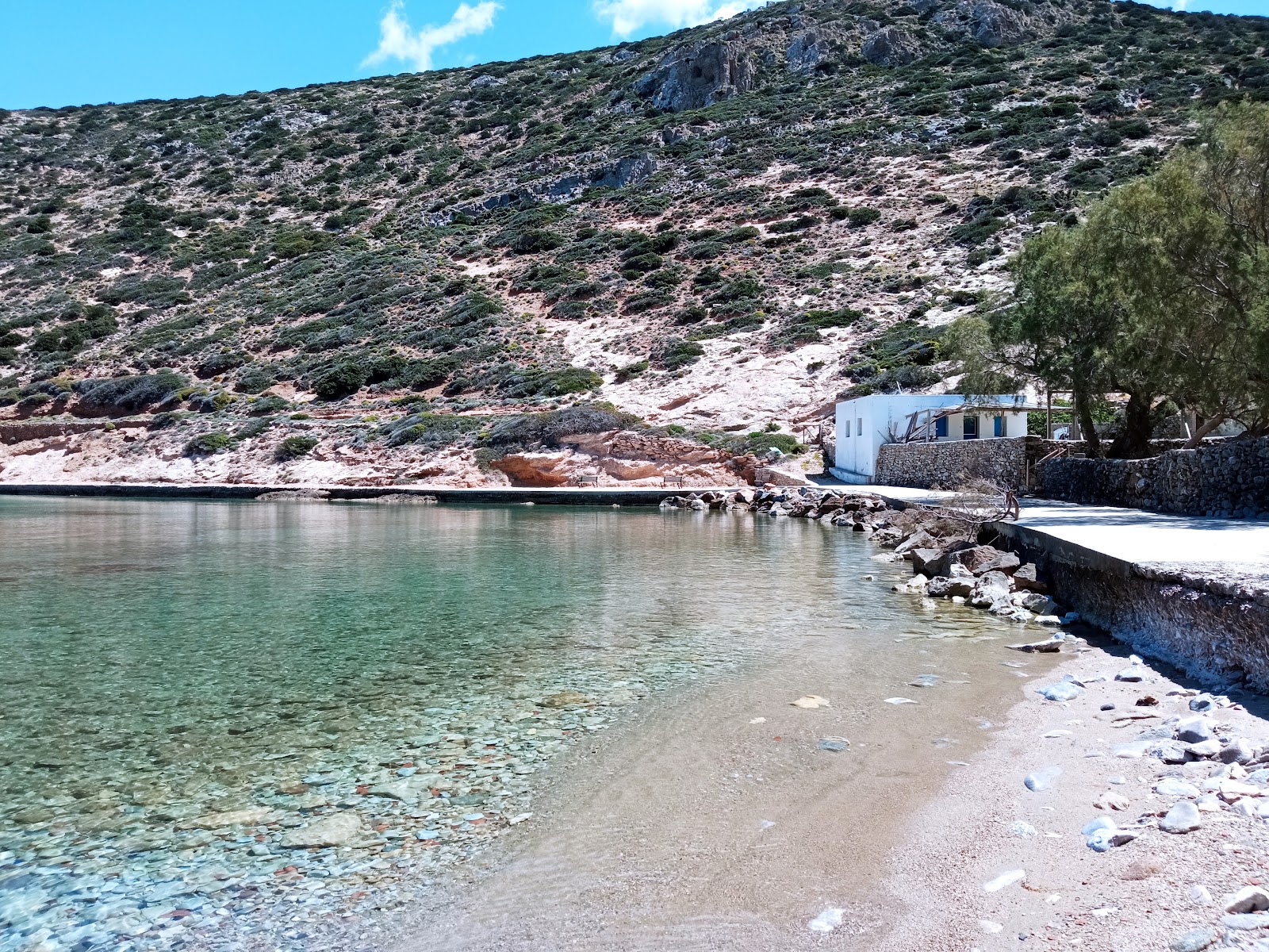 Kato Kampos Bay'in fotoğrafı ve yerleşim