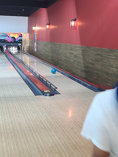 Bowling Alley «Universal Lanes», reviews and photos, 2101 E Twelve Mile Rd, Warren, MI 48092, USA