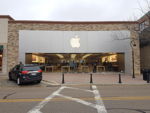 Computer Store «Apple Main Place», reviews and photos, 120 W Jefferson Ave, Naperville, IL 60540, USA