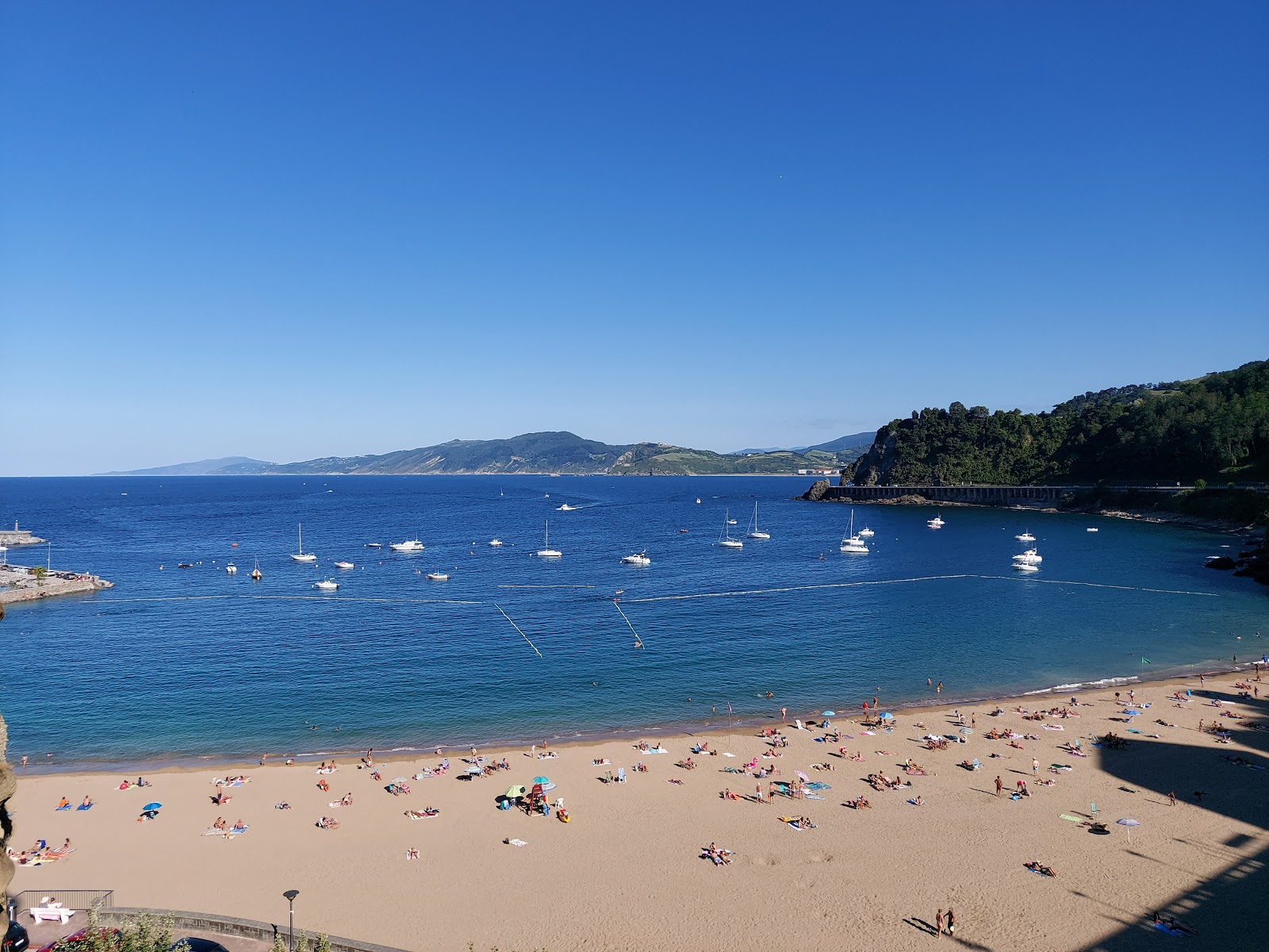 Zdjęcie Playa de Malkorbe poparte klifami