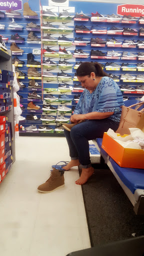 Sporting Goods Store «Big 5 Sporting Goods - Fresno», reviews and photos, 5488 N Blackstone Ave, Fresno, CA 93710, USA