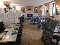 Atmosphère du Restaurant français Restaurant Chez Nanou à Mézy-Moulins - n°5