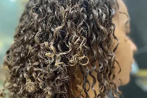 Ivan Studio Hair - Especialista em Cabelo Afro ,Ondulados, Crespo ,Mega Hair image
