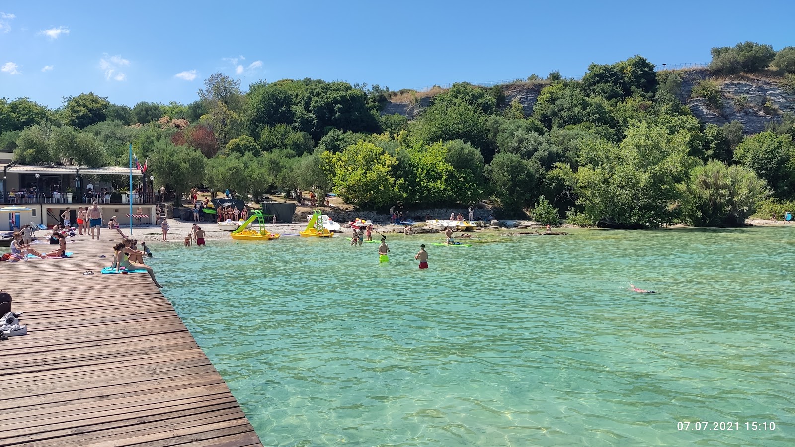 Spiaggia Lido delle Bionde'in fotoğrafı dağlarla çevrili