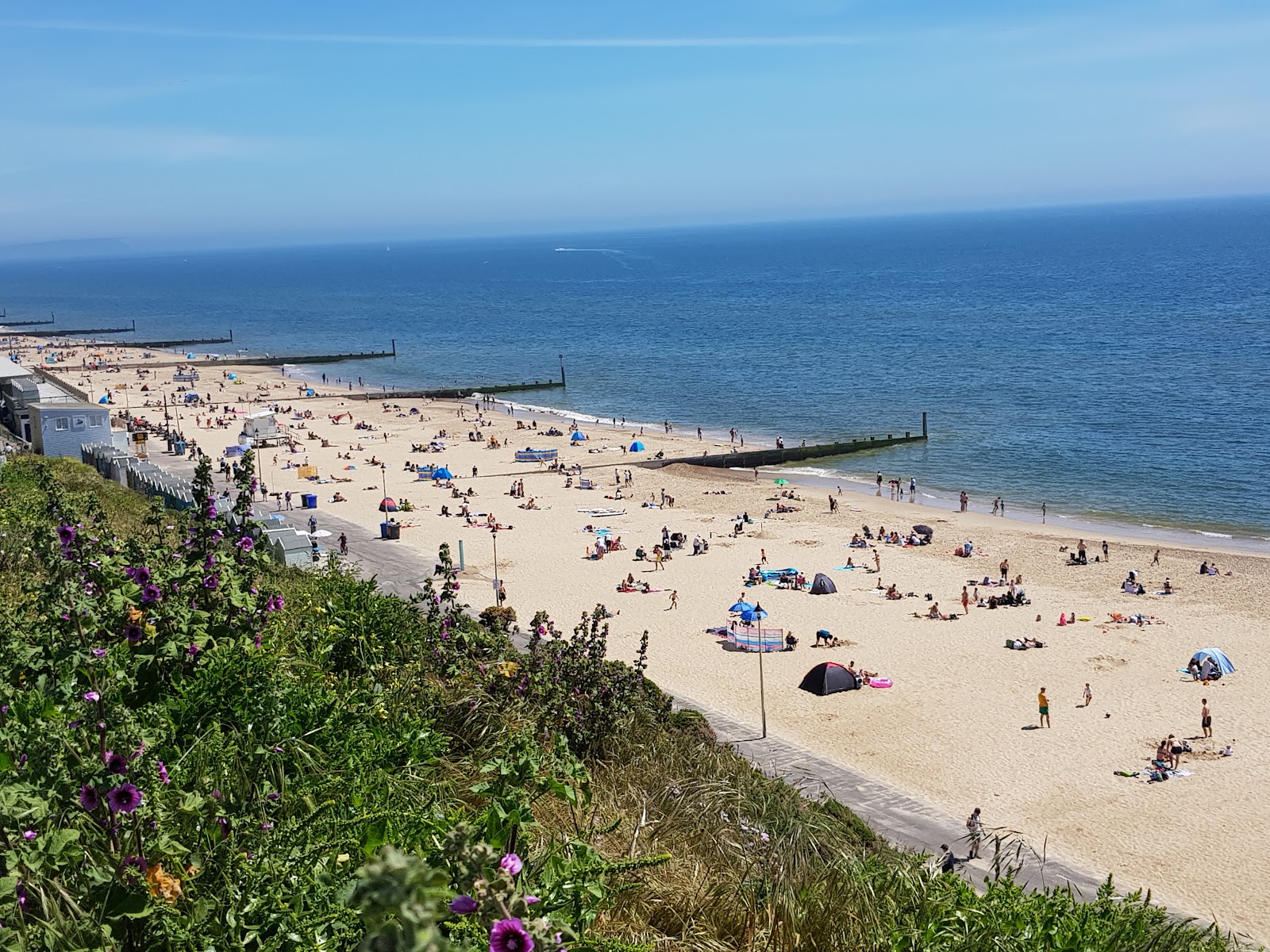 Foto de Praia de Southbourne - lugar popular entre os apreciadores de relaxamento