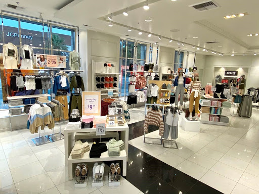 Clothing Store «F21 RED», reviews and photos, 470 Lewis Ave, Meriden, CT 06450, USA