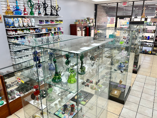Tobacco Shop «Smoke Tokz Head Shop KC», reviews and photos, 1263 W 103rd St, Kansas City, MO 64114, USA