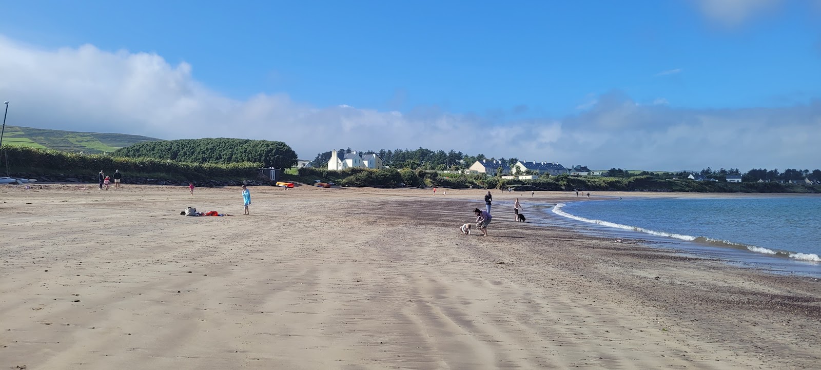 Φωτογραφία του Ballinskelligs Beach με μπεζ άμμος επιφάνεια