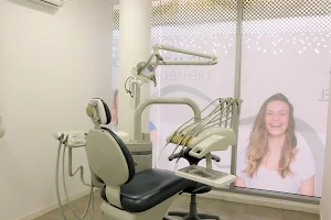 LM Dental Clinic | Dra. Luz Ángela Medina image