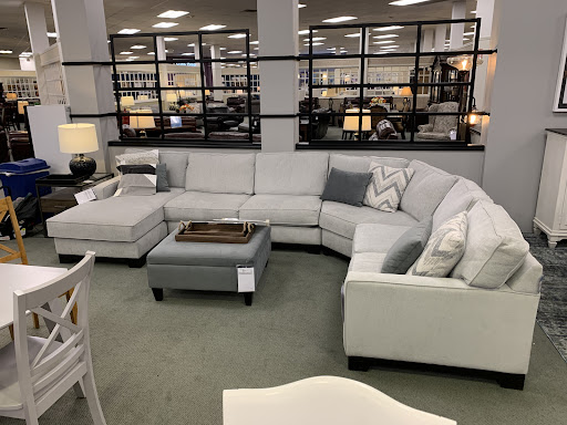 Furniture Store «Raymour & Flanigan Furniture and Mattress Store», reviews and photos, 895 E Gate Blvd, Garden City, NY 11530, USA