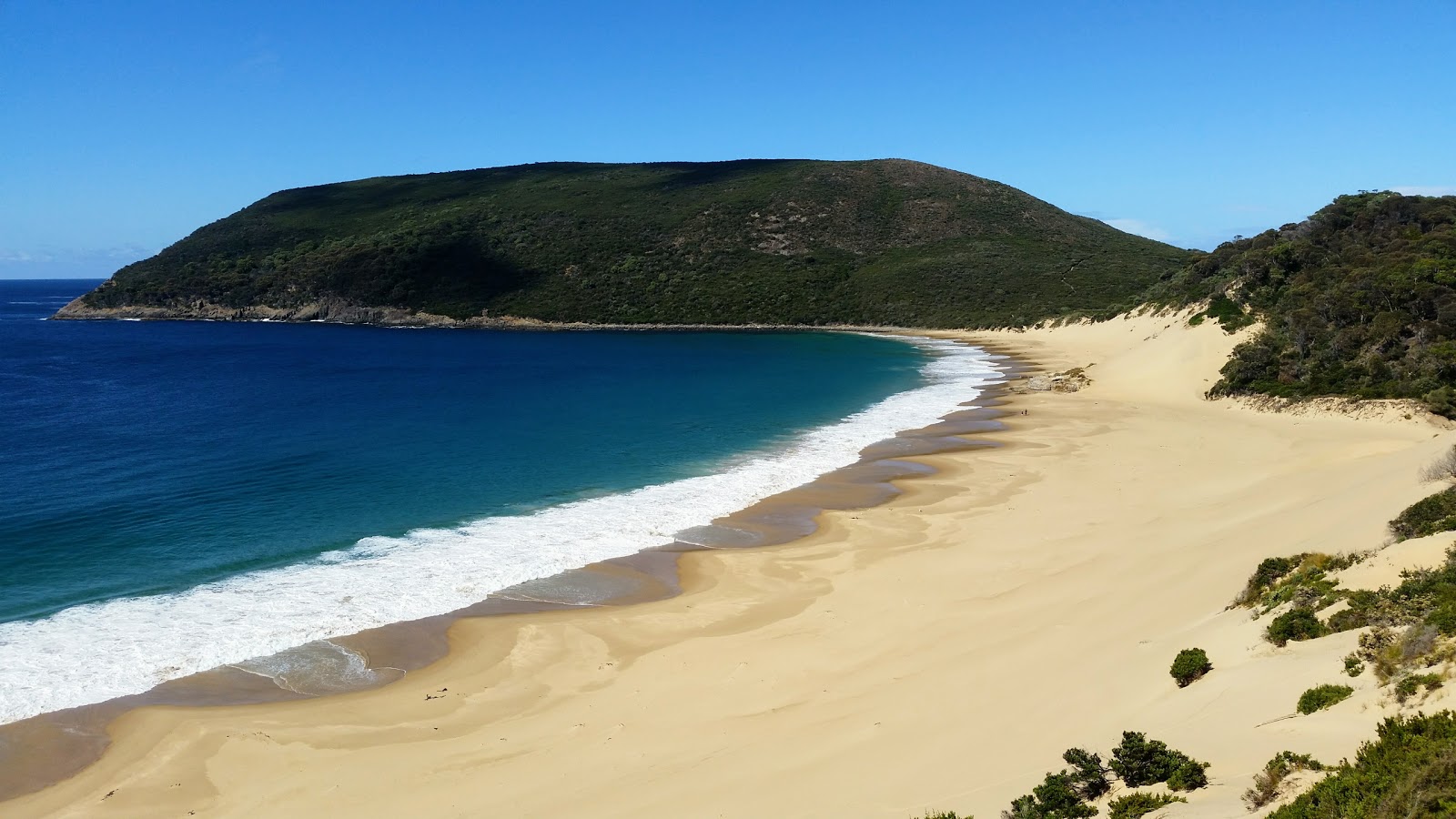 Φωτογραφία του Cape Pillar Beach με λεπτή μπεζ άμμος επιφάνεια
