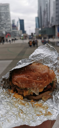 Cheeseburger du Restaurant de hamburgers Five Guys Franconville - n°11