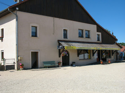 Aux Deux Saisons à Les Fourgs