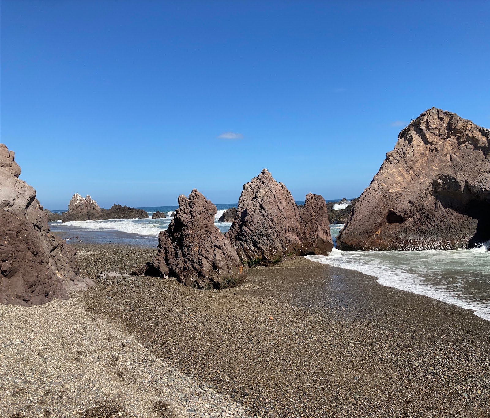 Foto von Playa Rangel und die siedlung