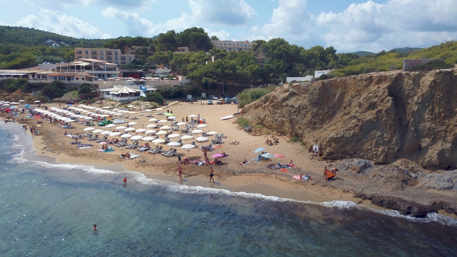 Photo de Platja des Figueral - recommandé pour les voyageurs en famille avec des enfants