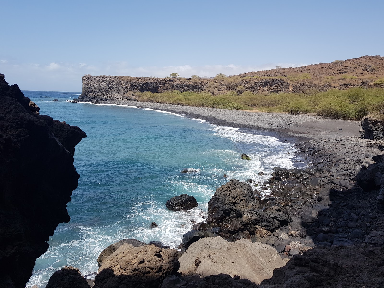 Foto de Aguas Belas Beach com pebble cinza superfície