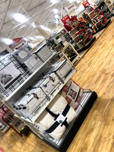 Department Store «HomeGoods», reviews and photos, 162 Everett Ave, Chelsea, MA 02150, USA