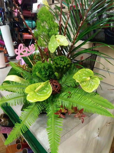 Florist «K & M Floral & Interior Plant Designs», reviews and photos, 537 Main St, Woodland, CA 95695, USA