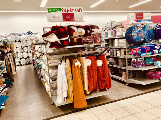 Clothing Store «Burlington Coat Factory», reviews and photos, 4849 Golf Rd, Skokie, IL 60077, USA