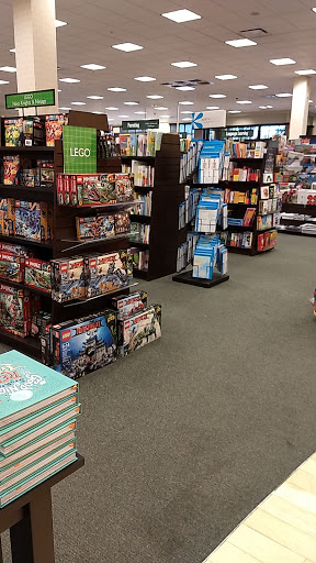 Book Store «Barnes & Noble», reviews and photos, 3561 N Freeway Blvd, Sacramento, CA 95834, USA
