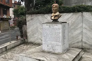 Arun Thapa Statue image