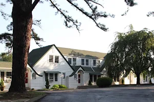 The Pine Tavern Lodge image