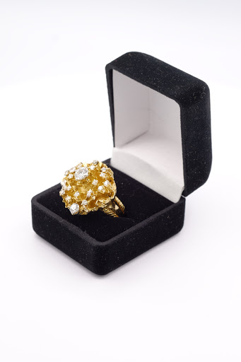 Jewelry Store «Saatchi Jewelry», reviews and photos, 4545 Austin Blvd, Island Park, NY 11558, USA