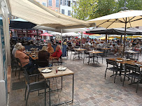 Atmosphère du Restaurant de fruits de mer LA BARQUE BLEUE à Draguignan - n°2