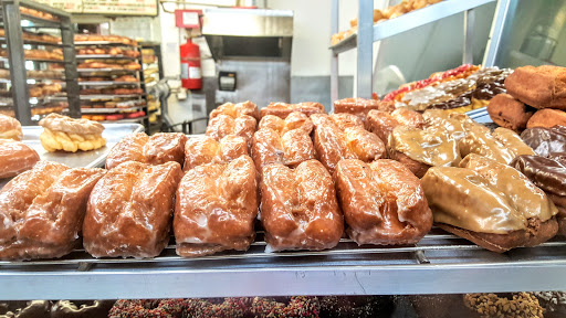 Donut Shop «Donut Hut», reviews and photos, 2025 W Magnolia Blvd, Burbank, CA 91506, USA