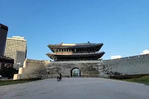 Sungnyemun Gate (Namdaemun) image