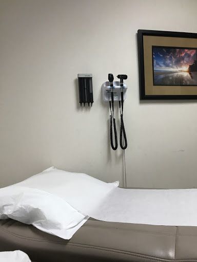 Urgent care center «Woodbridge Walk-In Urgent Care», reviews and photos