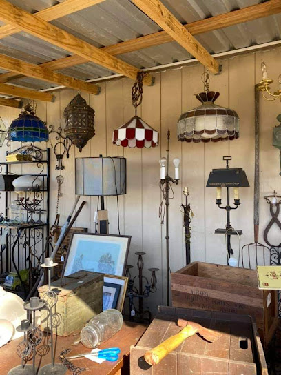 Ed Moya Antiques & Collectibles