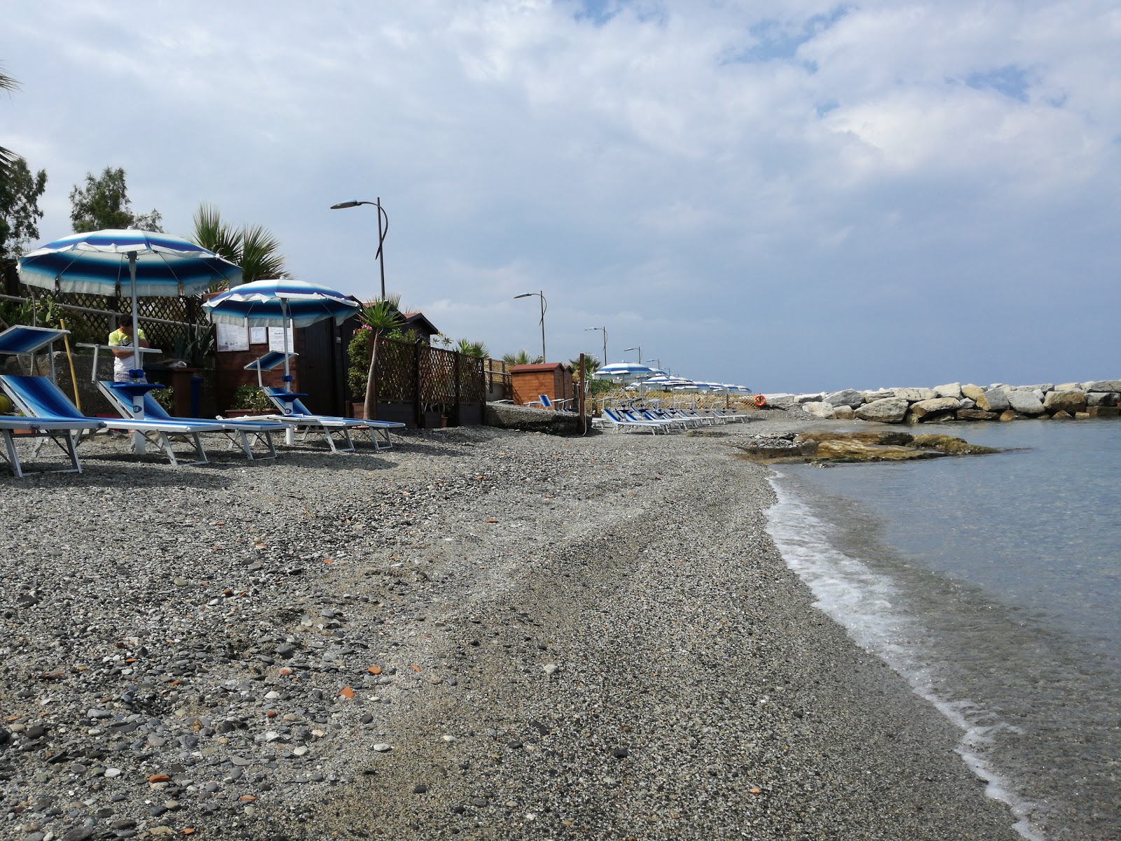 Foto de Pellaro beach com enseadas médias