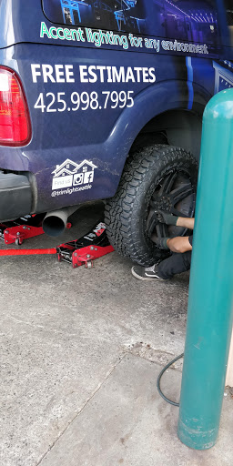 Tire Shop «Discount Tire Store - Kirkland, WA», reviews and photos, 12410 NE 124th St, Kirkland, WA 98034, USA