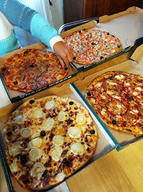 Plats et boissons du Pizzeria Le Kiosque À Pizza à Neuville-sur-Saône - n°2