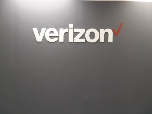 Cell Phone Store «GoWireless Verizon Authorized Retailer», reviews and photos, 301 Center St #12, Chardon, OH 44024, USA