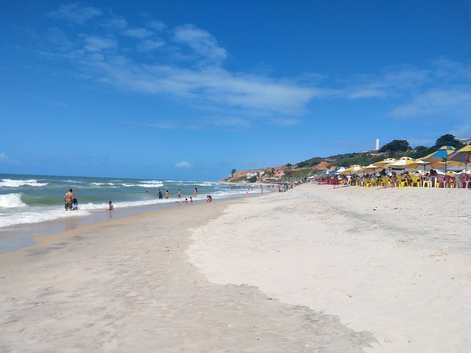 Foto di Barraca de Praia con una superficie del sabbia luminosa