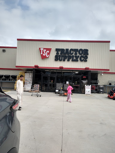 Home Improvement Store «Tractor Supply Co.», reviews and photos, 301 Century Dr, Mt Airy, MD 21771, USA