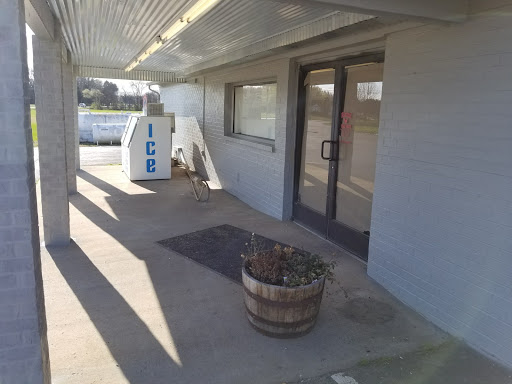 Grocery Store «3 Corners Market», reviews and photos, 1001 Longview Rd, Unionville, TN 37180, USA